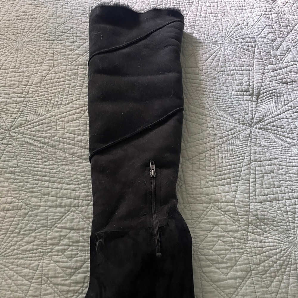 UGG - Picture 3 of 5